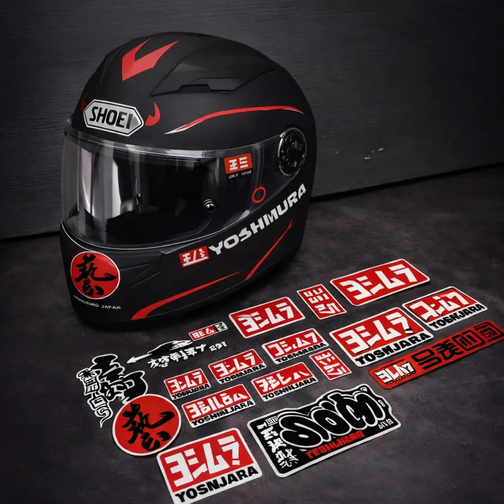 Casco negro y stickers personalizados