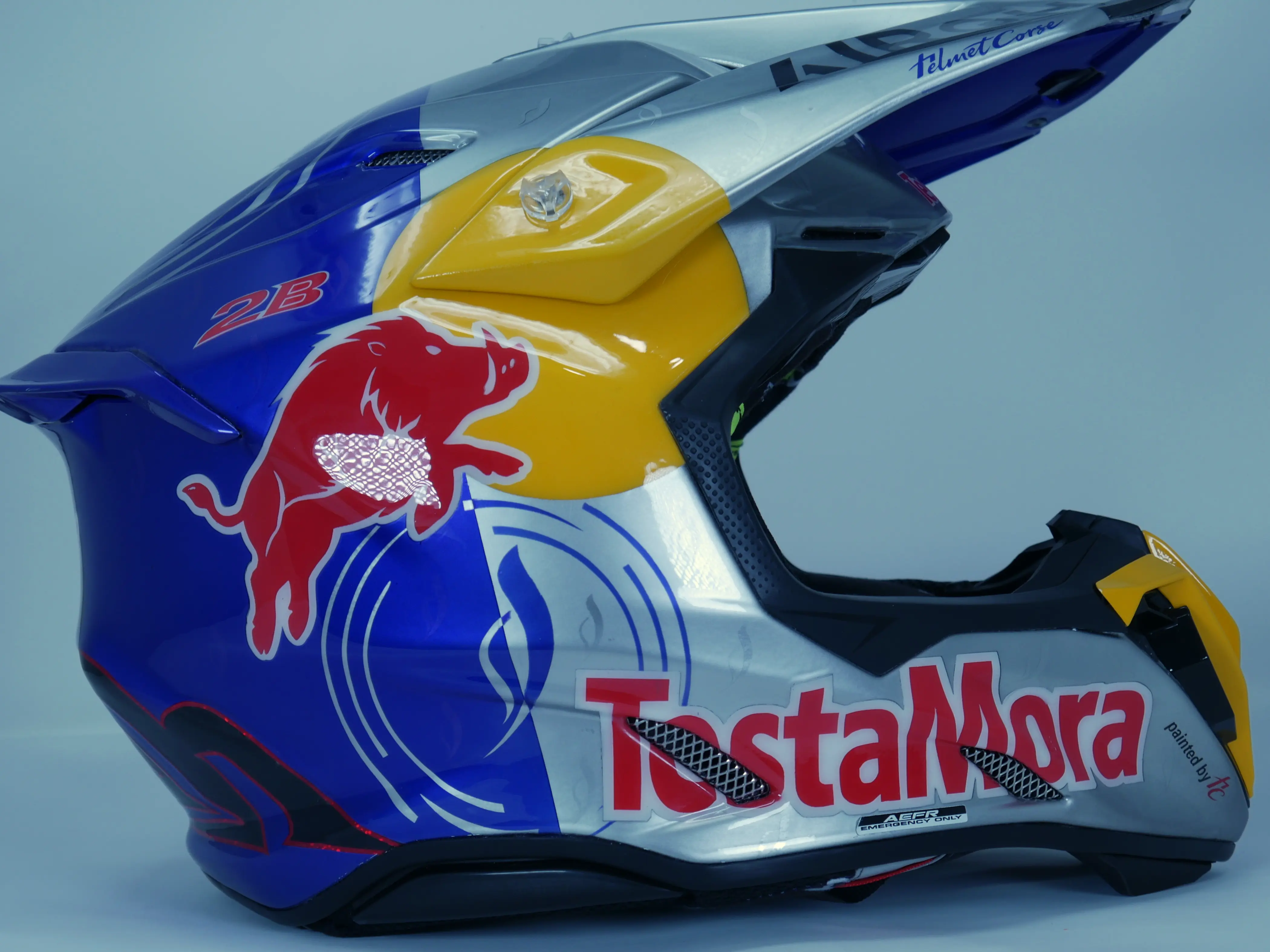 Premier profil du casque Red Bull Nustrale Testa Mora
