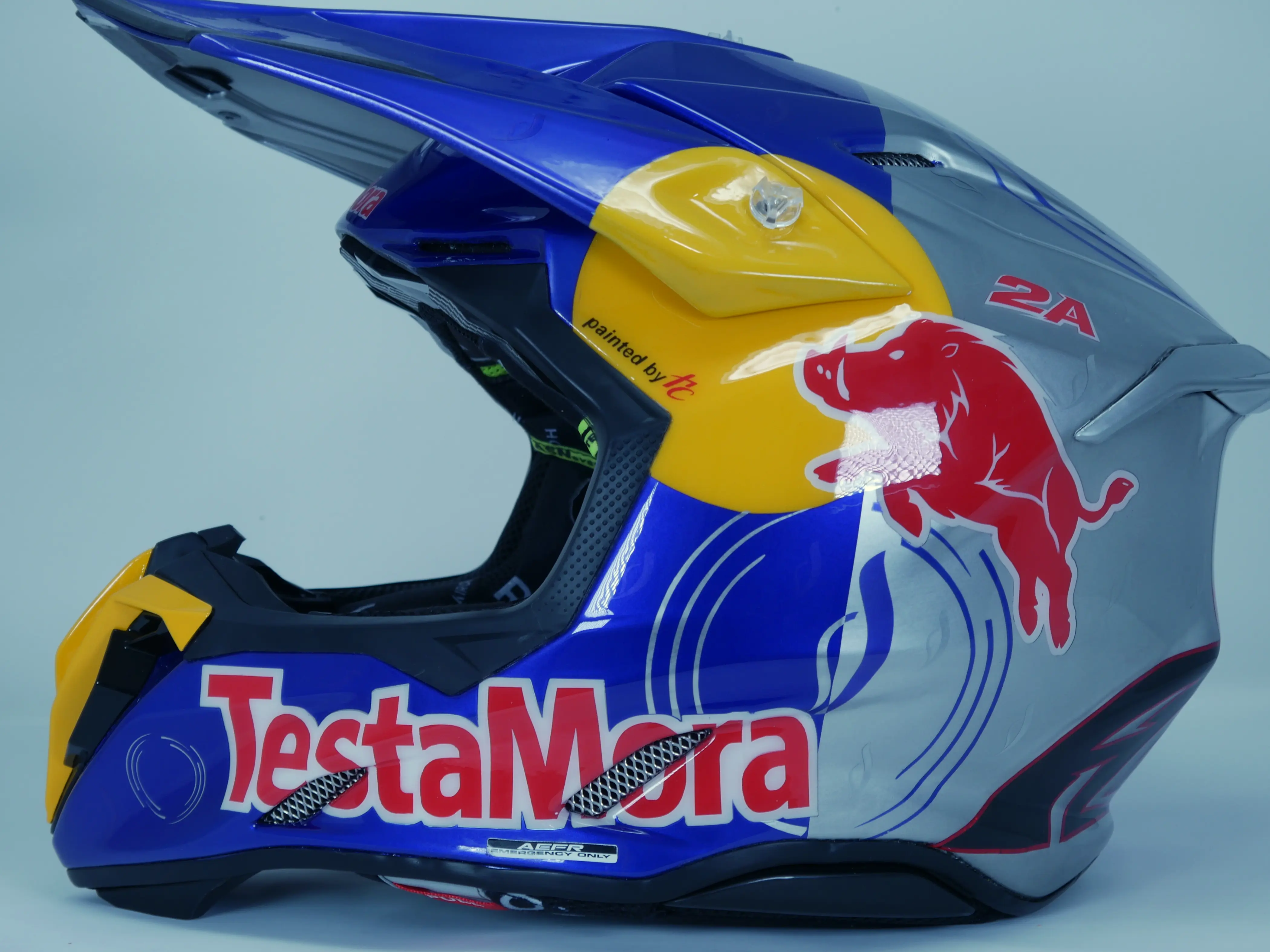 Second profil du casque Red Bull Nustrale Testa Mora