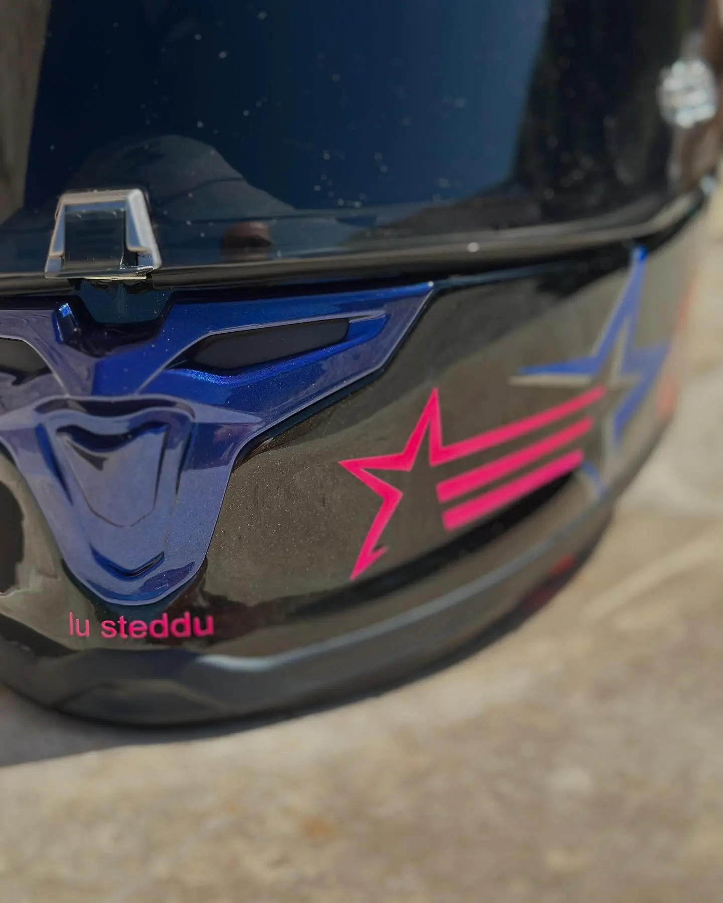 Détail Lu Steddu sur la mentonnière du casque Scorpion Splash Stellar